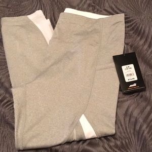 NWT Avia Capri Yoga pants
